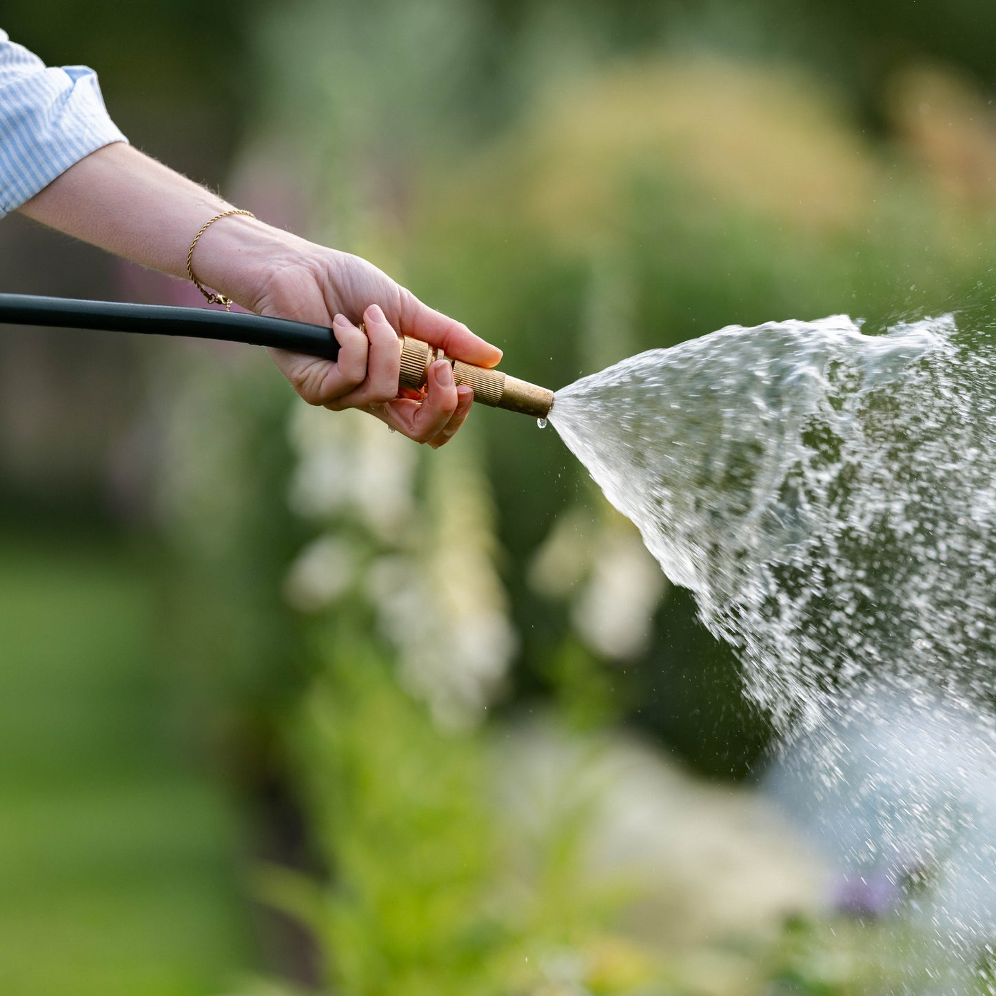 English Garden Hose with Brass Nozzle - 98FT