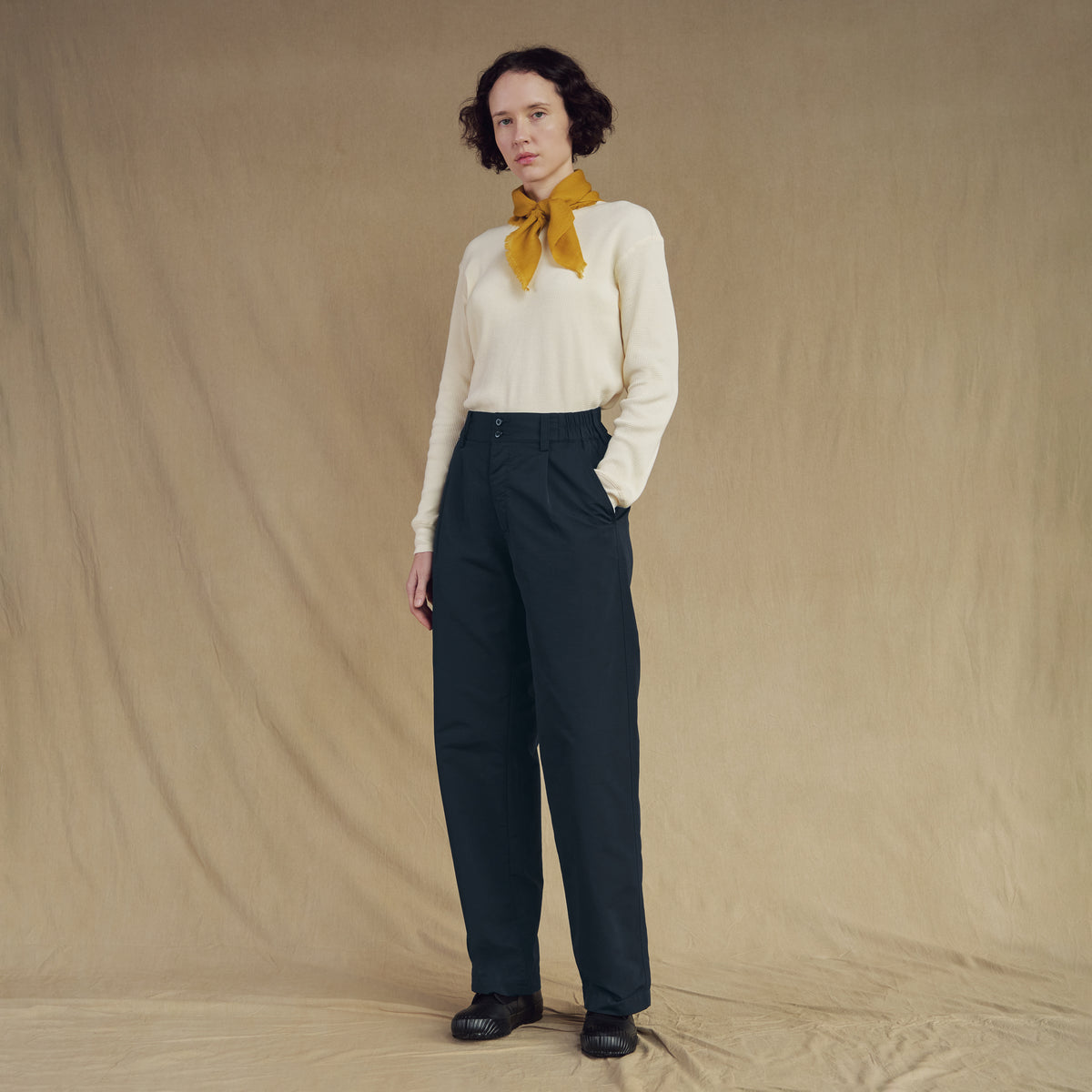 Cotton Twill Relaxed Pleated Trouser in Navy