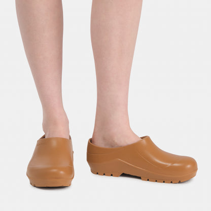 Italian Garden Clogs in Wheat