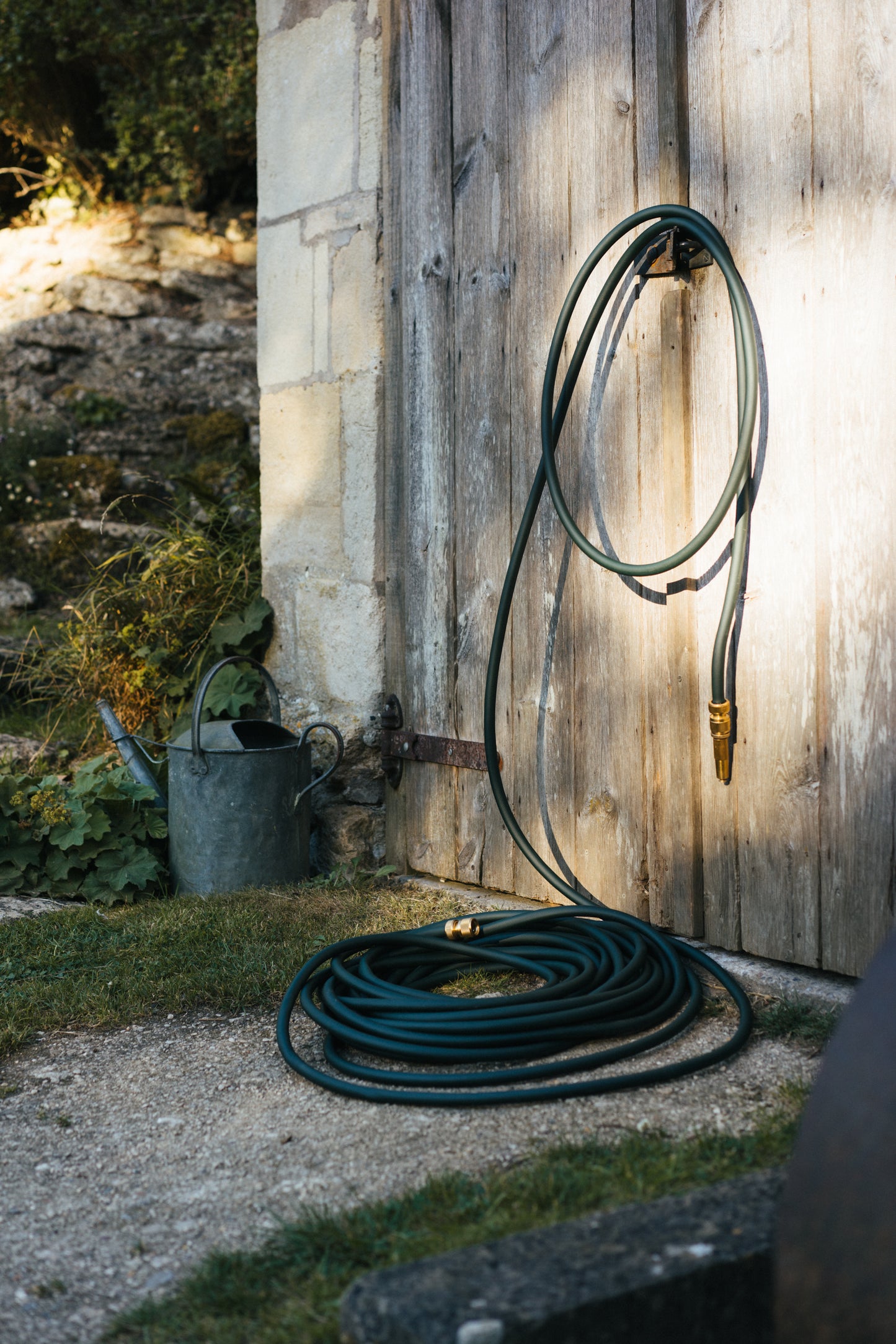 English Garden Hose with Brass Nozzle - 98FT